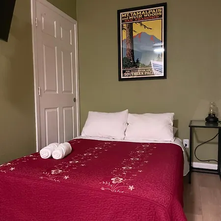 Private Room In Los Angeles With Ac, Strong Wifi, Smart Tv, Work Desk Near Sofi Stadium
